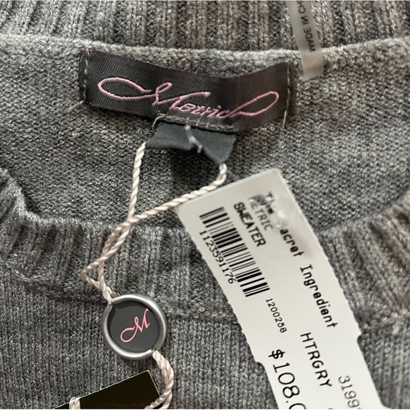 Gray Star Sweater - Women's Crew Neck - Picture 13 of 14